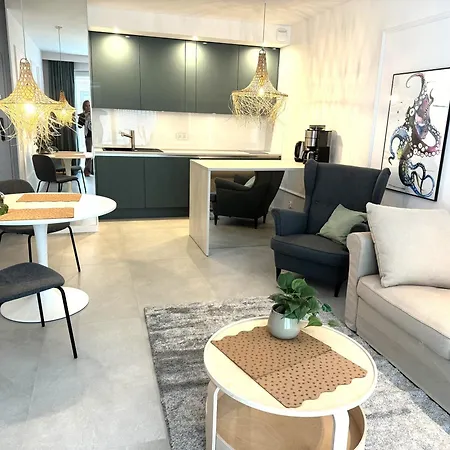 Podczele, Kolobrzeg Apartament Z Tarasem, Ogrodkiem I Garazem Podziemnym